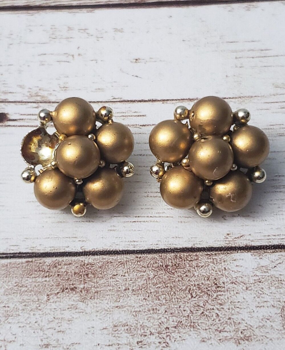 Vintage Lisner Clip On Earrings - Missing Bead